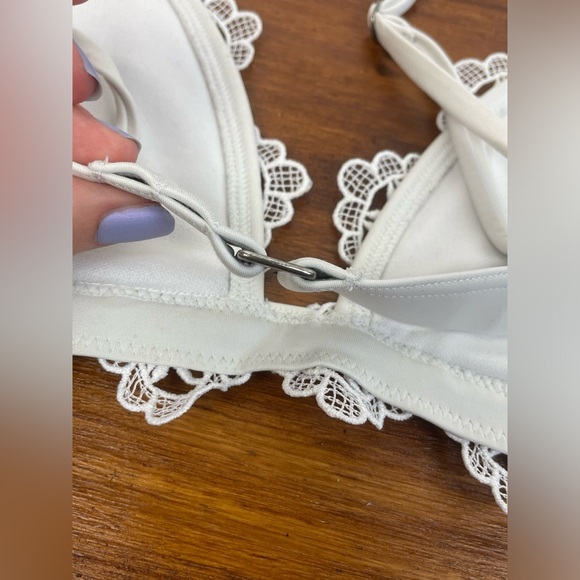 Hollister White Lace Bikini Swim Top With Adjustable Straps Sz Small Women’s EUC - Picture 4 of 10